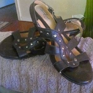 Strictly Comfort wedge sz 8.5. Donating soon